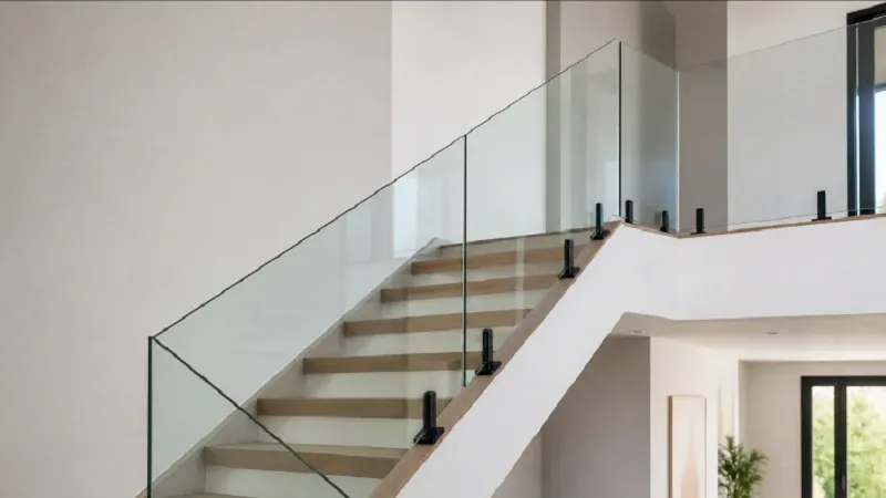 Comparing Glass Handrail Systems